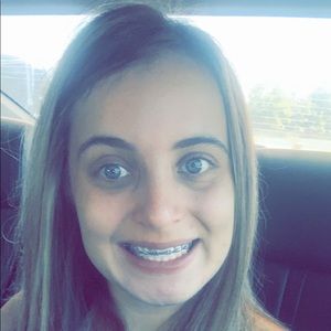 Meet your Posher, Alexis